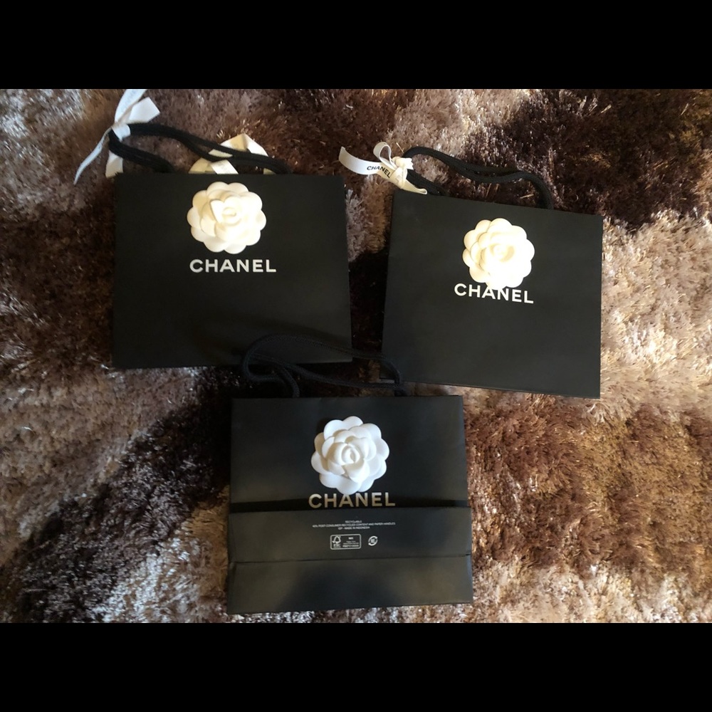 Chanel shopping bag, medium paper bag 8.66”*7.48”*3.54”